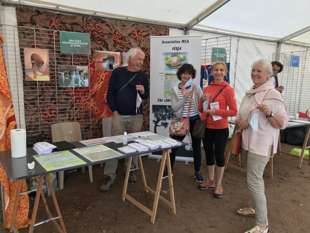 Ambiance festive sur notre stand au village des associations avec nos professeurs Marie-Thérèse et Marie-Hélène